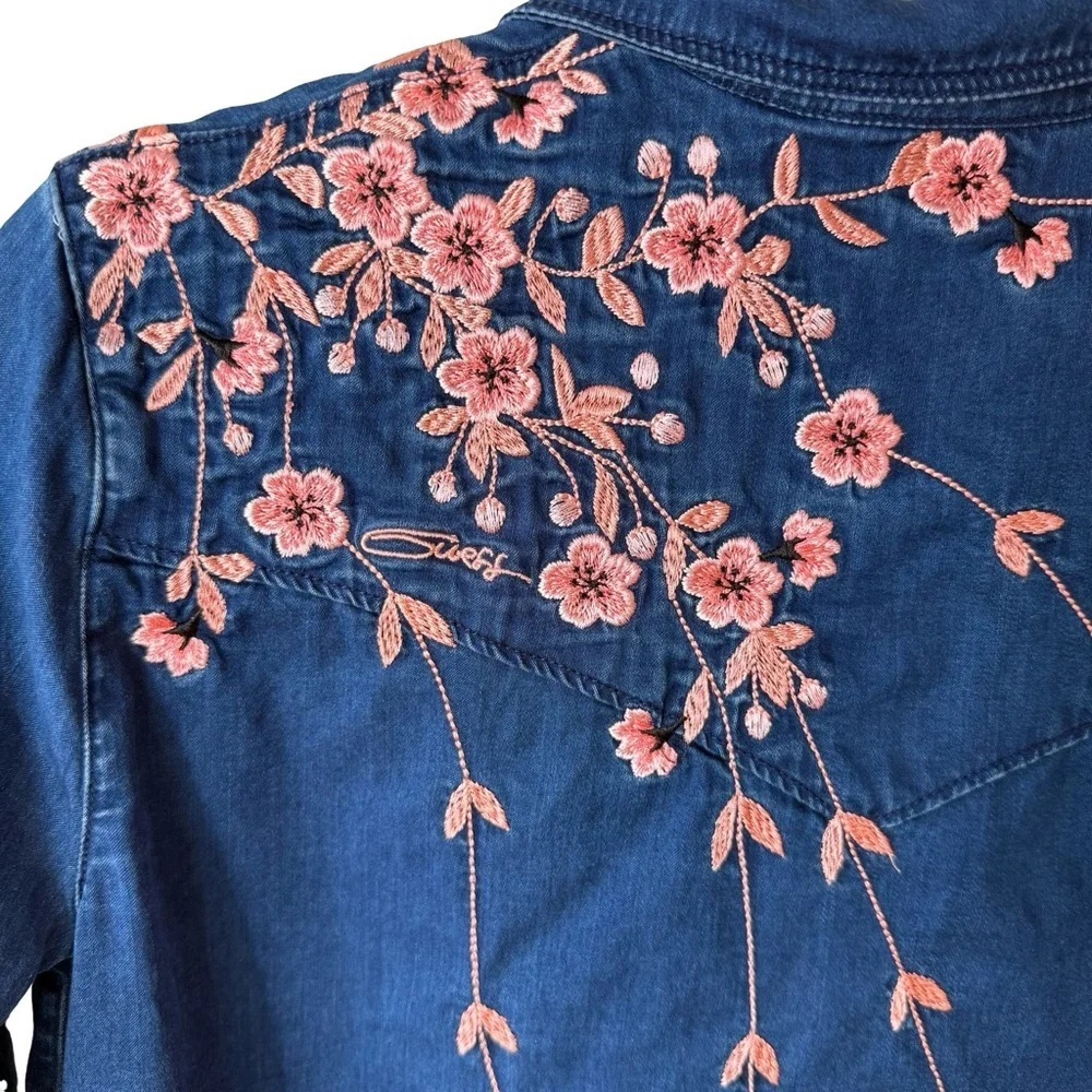 Guess Blue  Button Down Shirt with Pink Floral Embroidery Size M Boho Western - Picture 14 of 16
